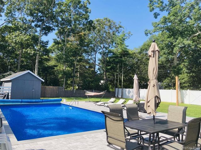 94 E Bay Avenue, Hampton Bays, NY 11946