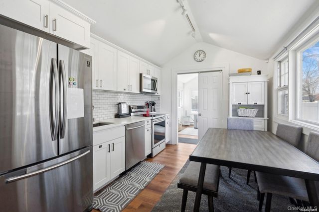 94 E Bay Avenue, Hampton Bays, NY 11946
