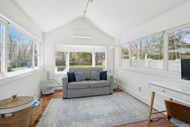 94 E Bay Avenue, Hampton Bays, NY 11946