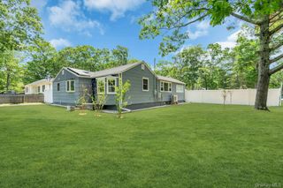 94 E Bay Avenue, Hampton Bays, NY 11946