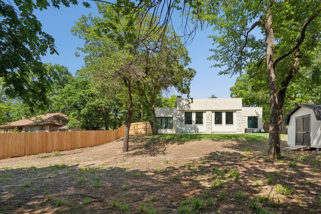 2009 Cedar Ridge Road, Edmond, OK 73013