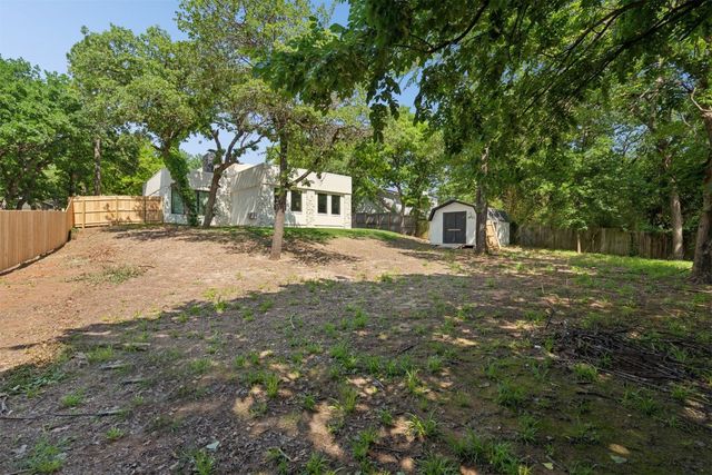 2009 Cedar Ridge Road, Edmond, OK 73013