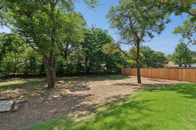 2009 Cedar Ridge Road, Edmond, OK 73013