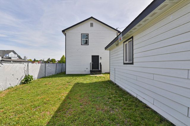 915 E Broad Ave, Spokane, WA 99207