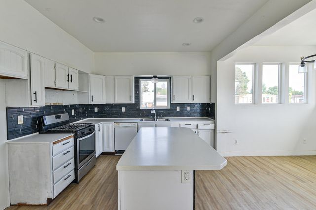 915 E Broad Ave, Spokane, WA 99207