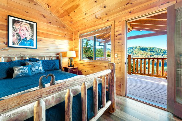 2936 Lightning Strike Drive, Sevierville, TN 37876