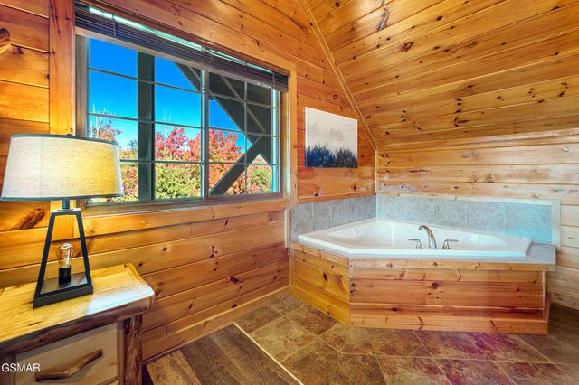 2936 Lightning Strike Drive, Sevierville, TN 37876