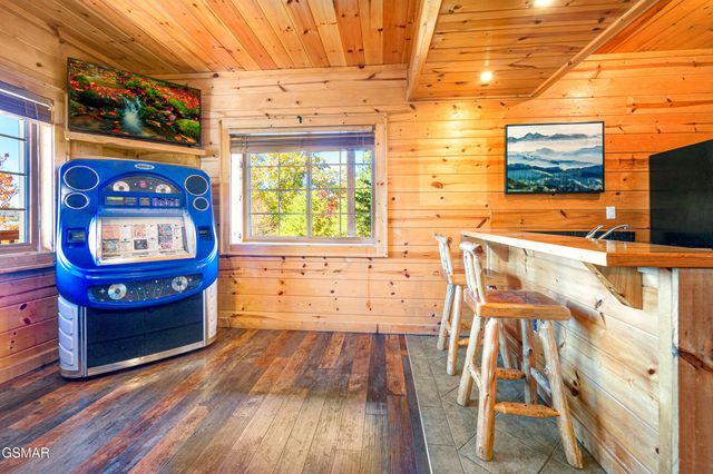 2936 Lightning Strike Drive, Sevierville, TN 37876