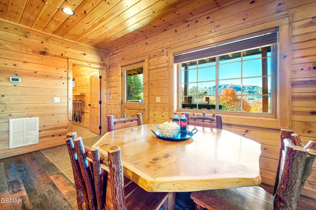 2936 Lightning Strike Drive, Sevierville, TN 37876