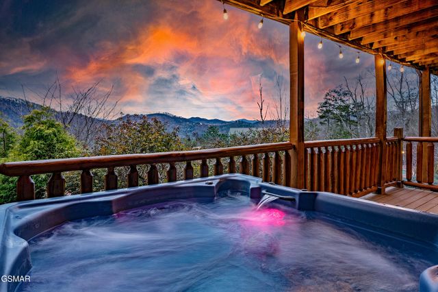 2936 Lightning Strike Drive, Sevierville, TN 37876