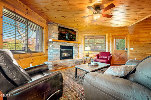 2936 Lightning Strike Drive, Sevierville, TN 37876