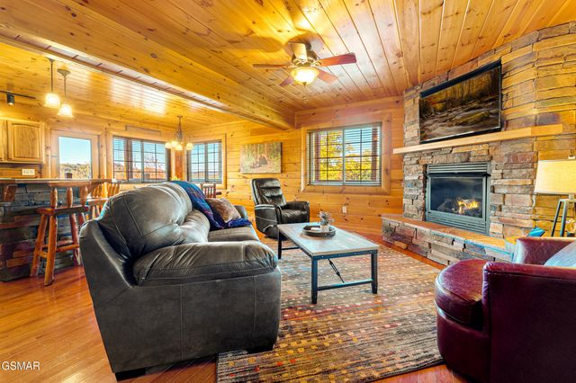 2936 Lightning Strike Drive, Sevierville, TN 37876