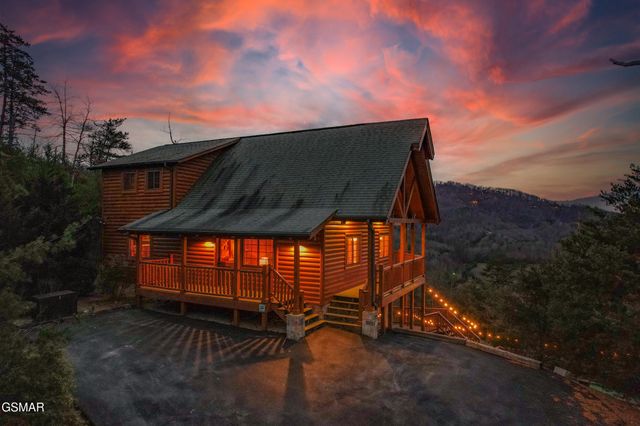 2936 Lightning Strike Drive, Sevierville, TN 37876