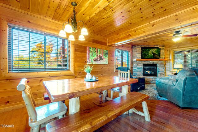 2936 Lightning Strike Drive, Sevierville, TN 37876