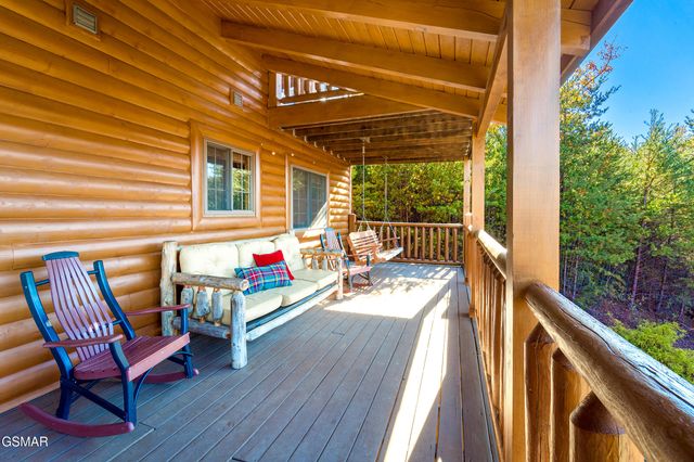 2936 Lightning Strike Drive, Sevierville, TN 37876