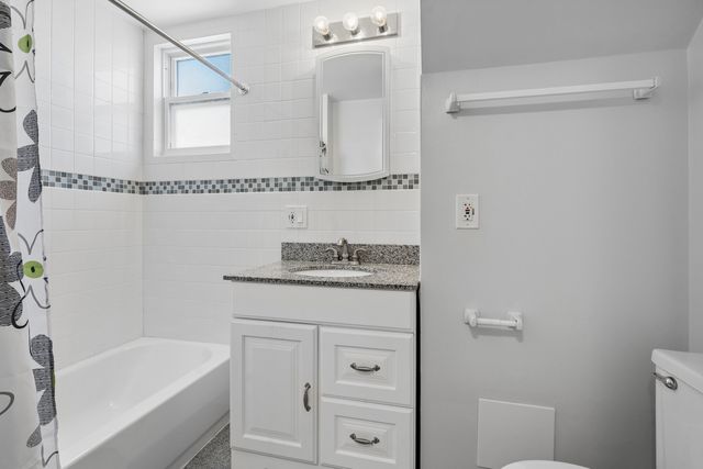 3301 N Newland Avenue, Chicago, IL 60634