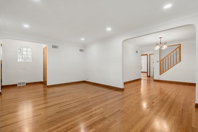 3301 N Newland Avenue, Chicago, IL 60634