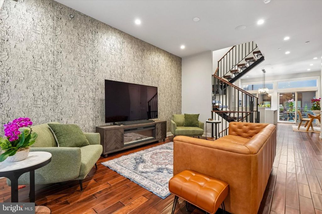 610 N BODINE ST, PHILADELPHIA, PA 19123 — photo 2