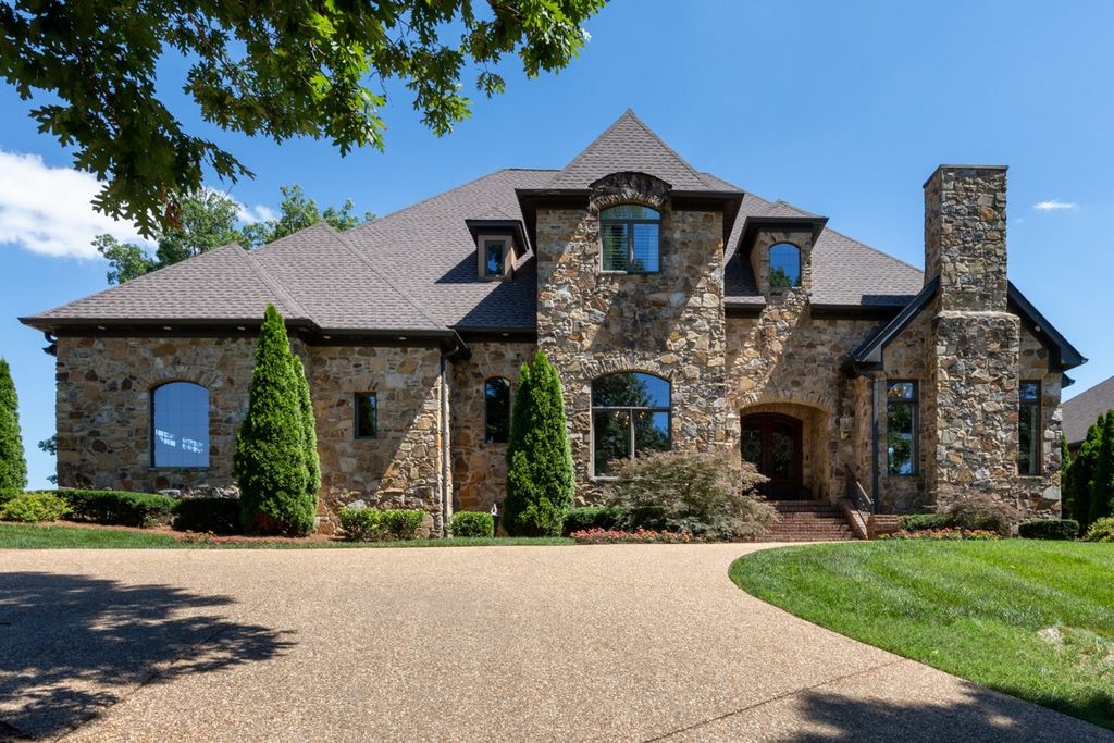 641 Five Oaks Blvd, Lebanon, TN 37087