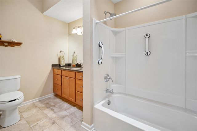 3305 SE Glenstone Drive 203, Grimes, IA 50111