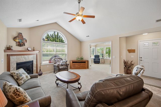 3305 SE Glenstone Drive 203, Grimes, IA 50111
