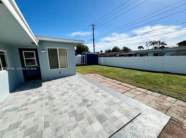 8690 NW 16th St, Pembroke Pines, FL 33024