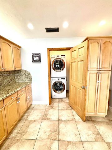 8690 NW 16th St, Pembroke Pines, FL 33024