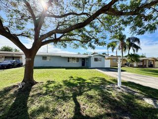 8690 NW 16th St, Pembroke Pines, FL 33024