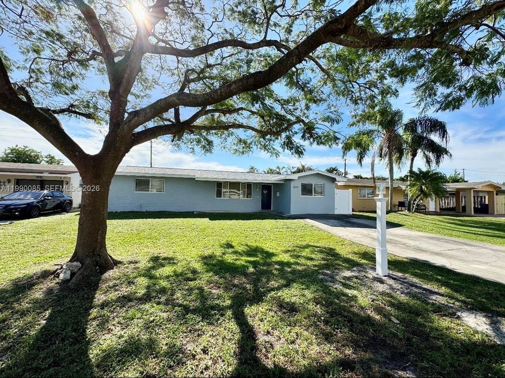 8690 NW 16th St, Pembroke Pines, FL 33024