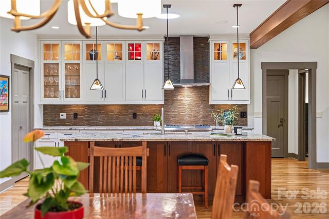 15 E Owl Creek Lane, Fairview, NC 28730