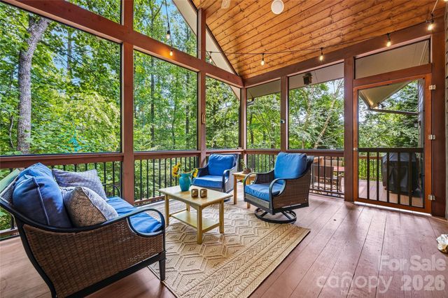 15 E Owl Creek Lane, Fairview, NC 28730