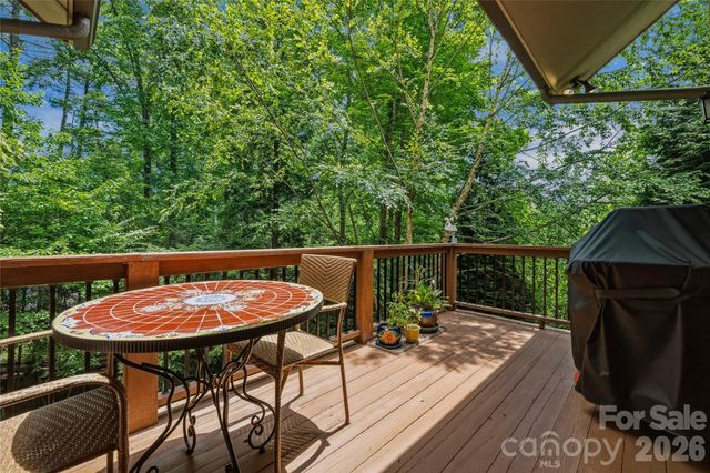 15 E Owl Creek Lane, Fairview, NC 28730