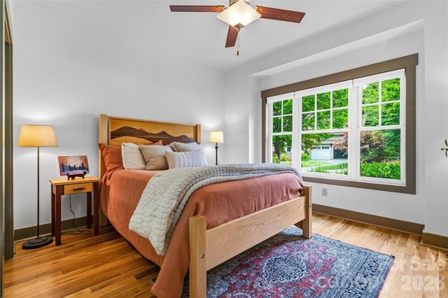 15 E Owl Creek Lane, Fairview, NC 28730