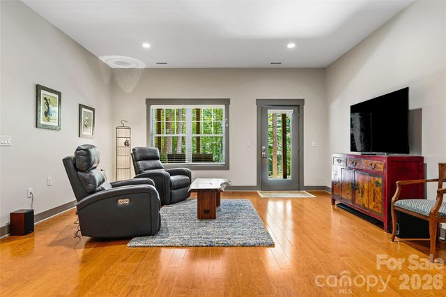 15 E Owl Creek Lane, Fairview, NC 28730