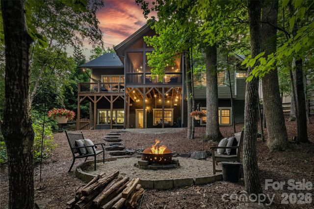 15 E Owl Creek Lane, Fairview, NC 28730