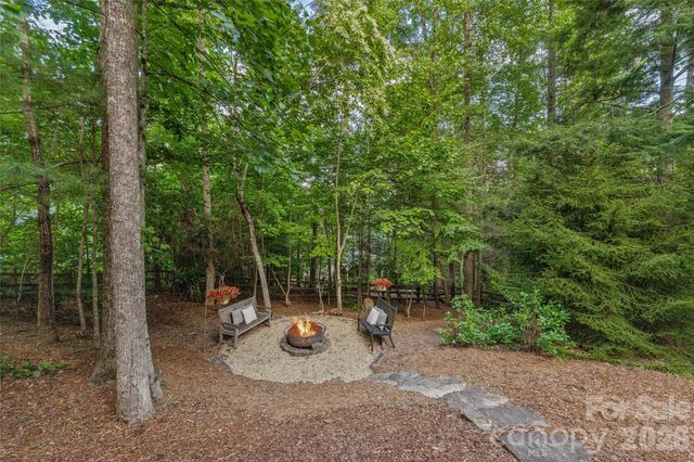 15 E Owl Creek Lane, Fairview, NC 28730