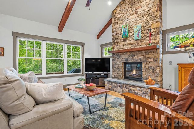 15 E Owl Creek Lane, Fairview, NC 28730