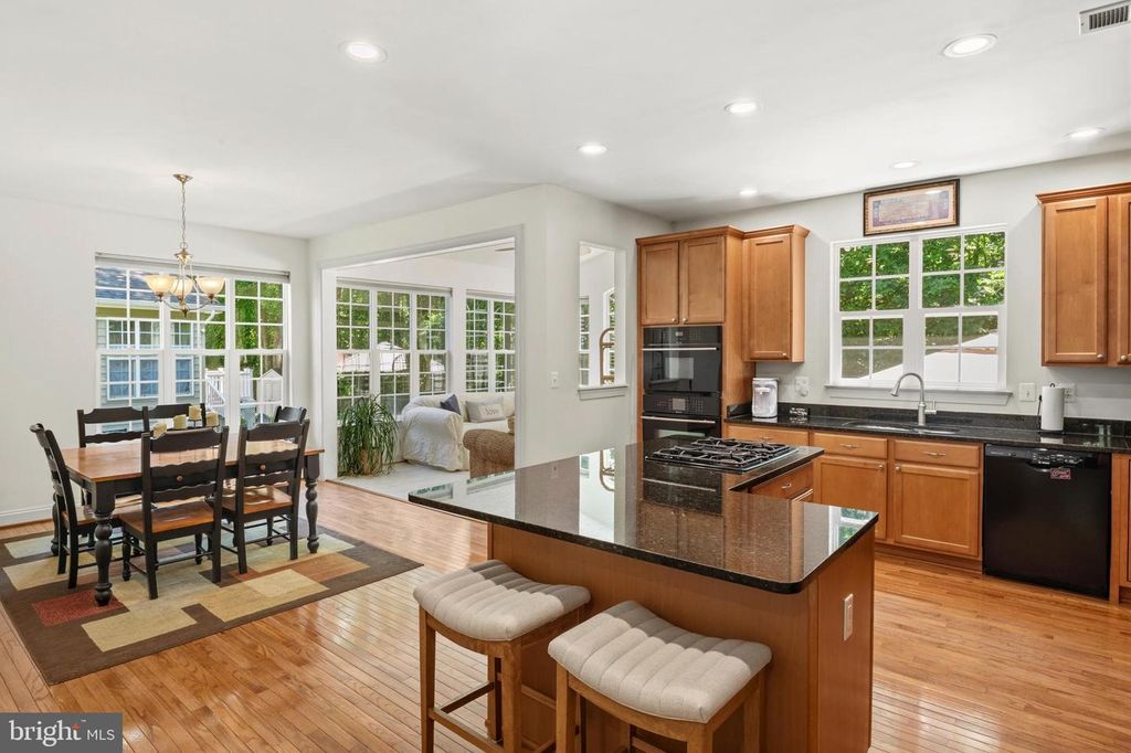 Image 18 of property listing at 18522 RUSHBROOKE DR, Olney, MD 20832