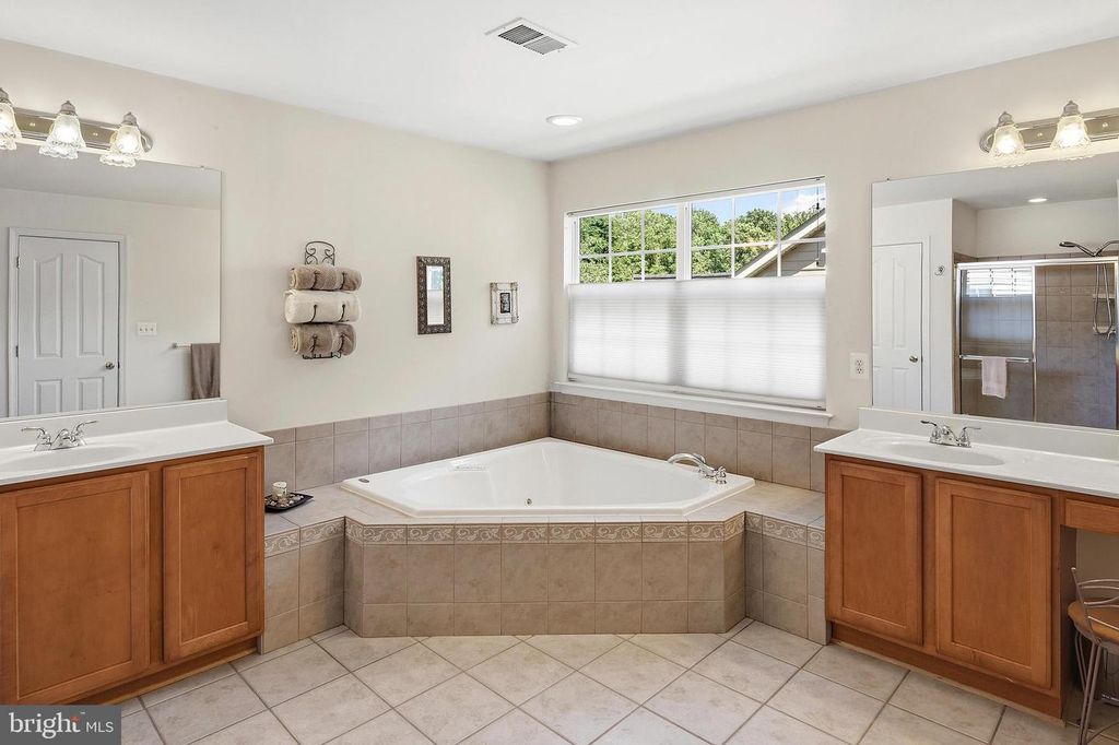 Image 30 of property listing at 18522 RUSHBROOKE DR, Olney, MD 20832