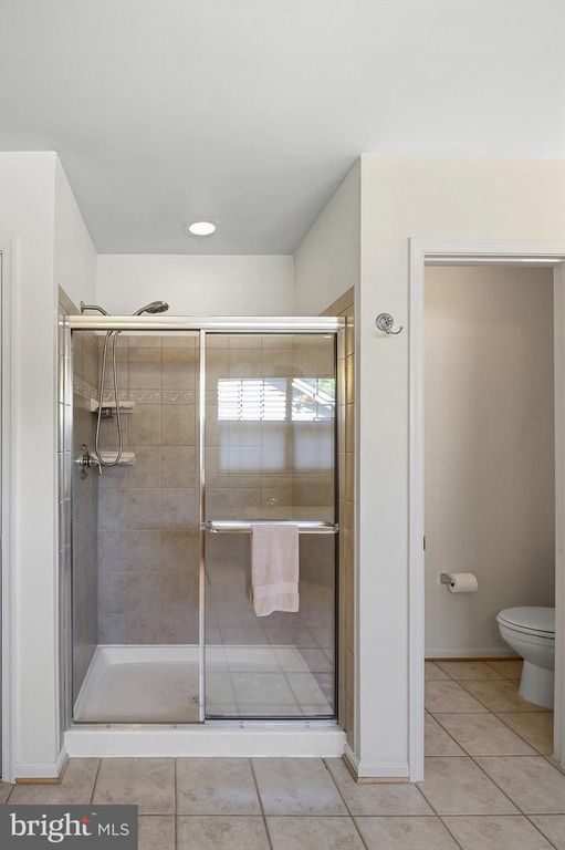 Image 33 of property listing at 18522 RUSHBROOKE DR, Olney, MD 20832