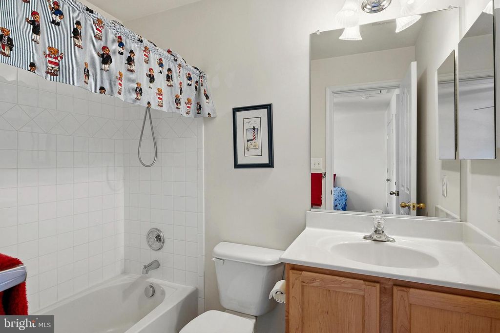 Image 40 of property listing at 18522 RUSHBROOKE DR, Olney, MD 20832