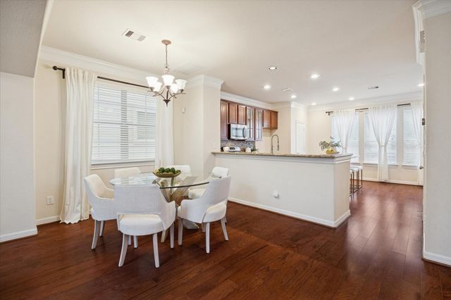 888 Fisher Street, Houston, TX 77018