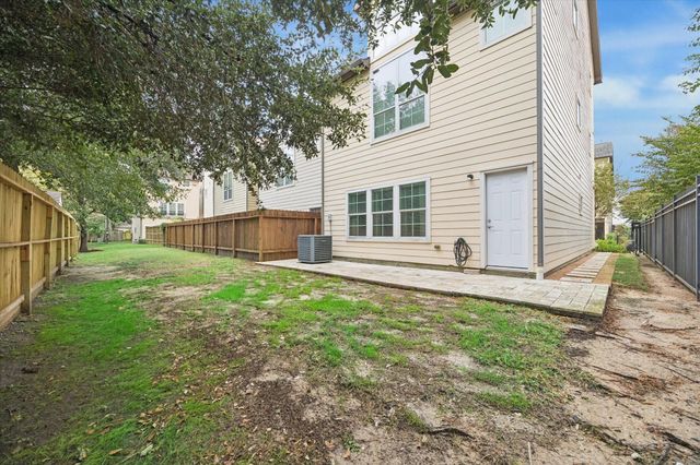 888 Fisher Street, Houston, TX 77018