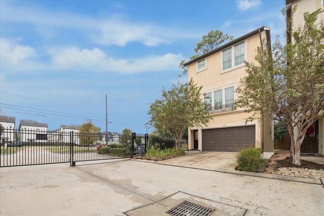 888 Fisher Street, Houston, TX 77018