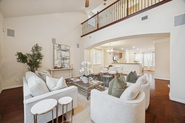 888 Fisher Street, Houston, TX 77018