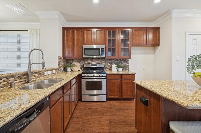 888 Fisher Street, Houston, TX 77018