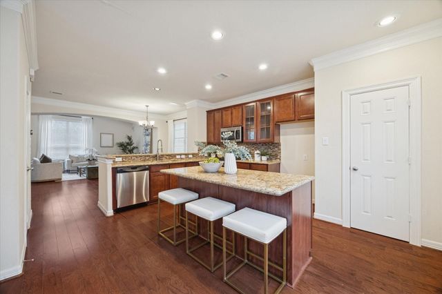 888 Fisher Street, Houston, TX 77018