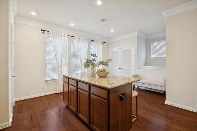 888 Fisher Street, Houston, TX 77018