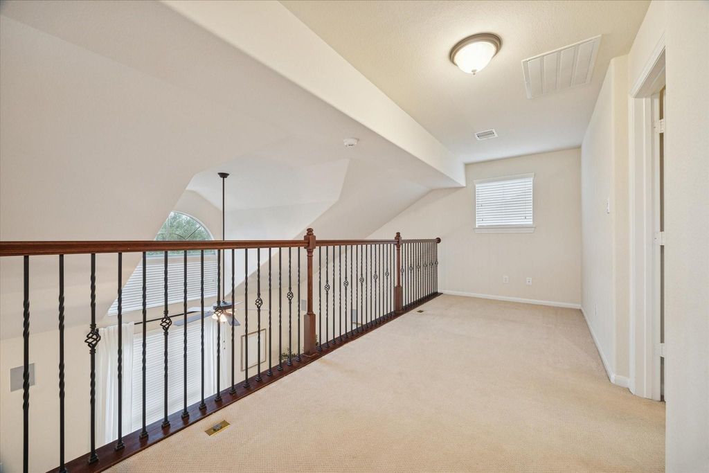 Image 12 of property listing at 888 Fisher Street, Houston, TX 77018