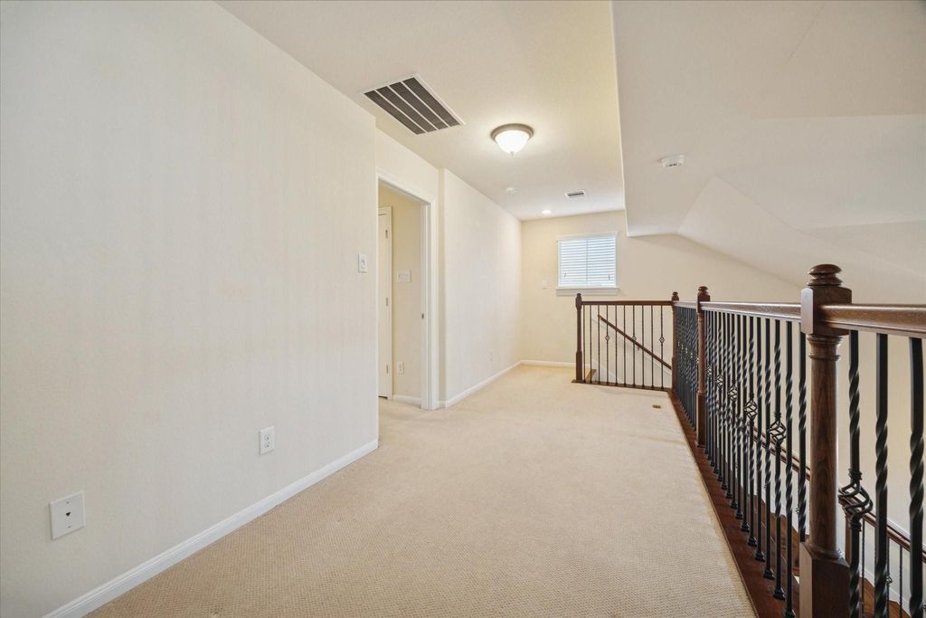 Image 13 of property listing at 888 Fisher Street, Houston, TX 77018